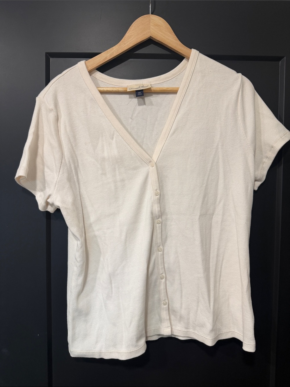 Universal Thread Cream V-Neck Button Front Short Sleeve Top